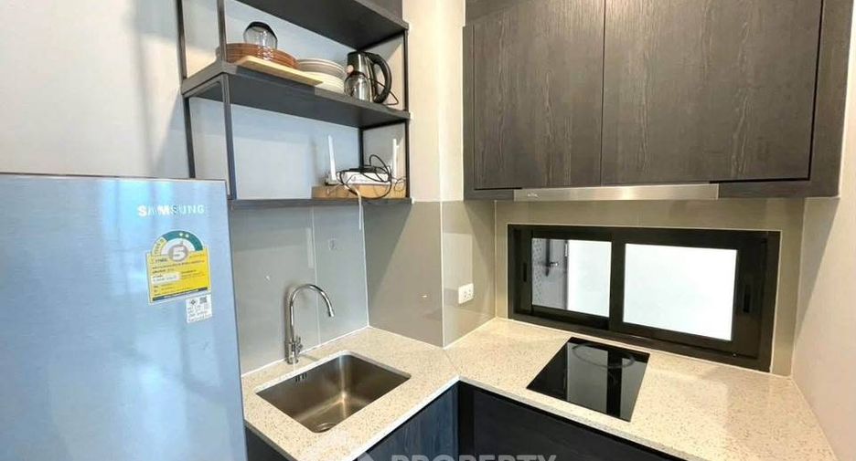For rent 2 bedrooms condo in Huai Khwang, Bangkok