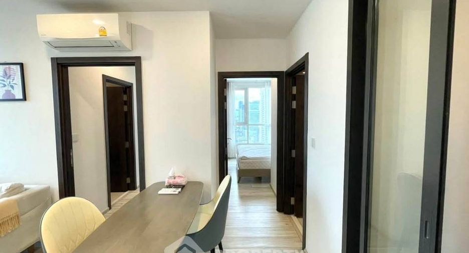 For rent 2 bedrooms condo in Huai Khwang, Bangkok