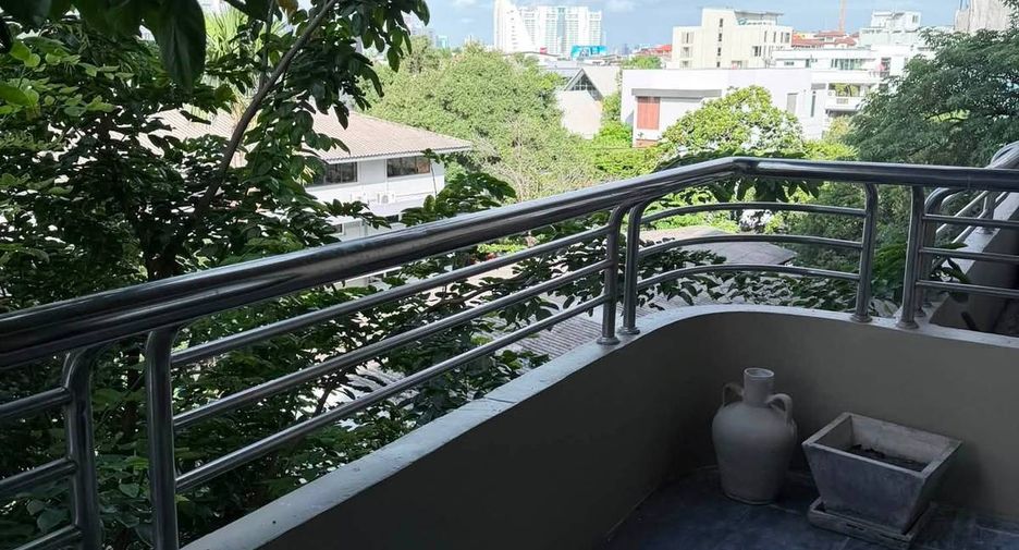 Condo en alquiler de 2 habitaciones en Yan Nawa, Bangkok