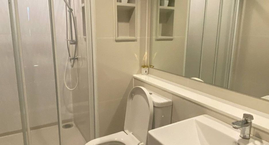 Condo en alquiler de 2 habitaciones en Huai Khwang, Bangkok
