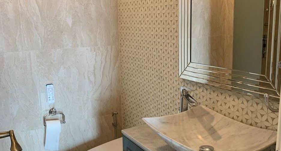 For sale 2 ベッドルーム condo in Yan Nawa, Bangkok