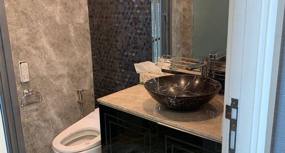 For sale 2 ベッドルーム condo in Yan Nawa, Bangkok