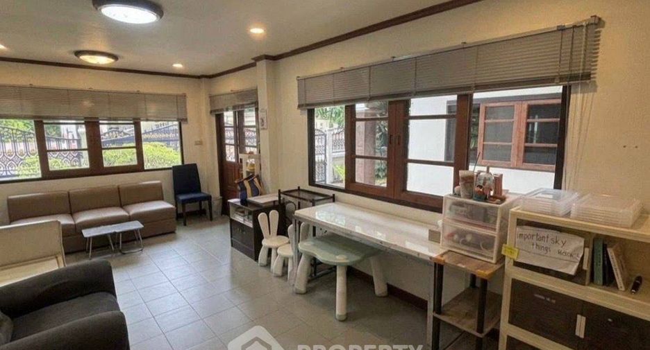 For sale 4 bedrooms house in Suan Luang, Bangkok