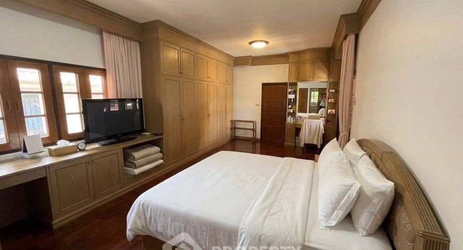 For sale 4 bedrooms house in Suan Luang, Bangkok