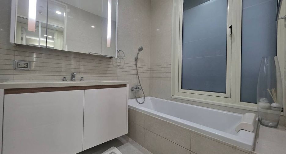For sale 2 bedrooms condo in Pathum Wan, Bangkok