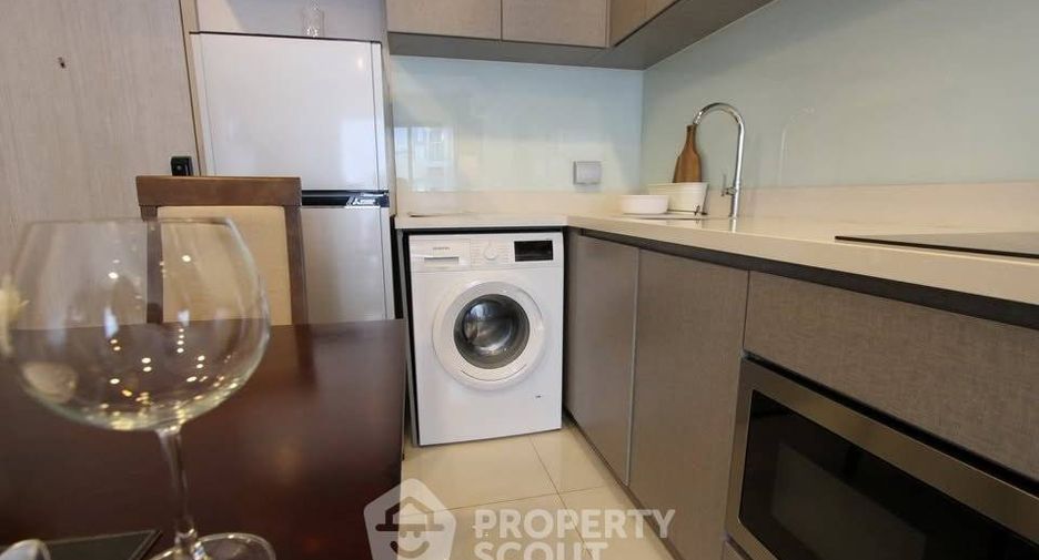 À vendre 2 chambres condo à Khlong Toei, Bangkok