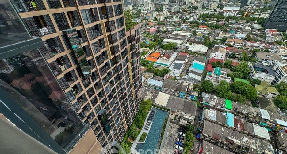 For sale 1 bed condo in Khlong Toei, Bangkok