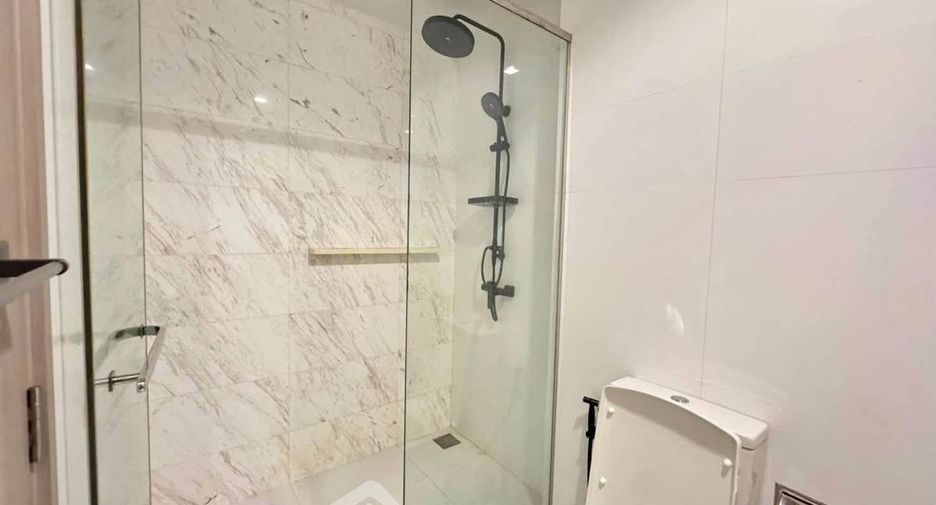 For rent and for sale 1 bed condo in Watthana, Bangkok