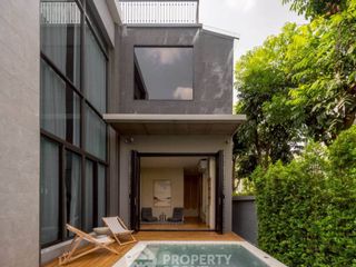 For sale 5 ベッドルーム house in Phra Khanong, Bangkok