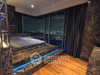 For sale 3 bedrooms condo in Yan Nawa, Bangkok