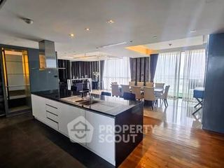 For sale 3 bedrooms condo in Yan Nawa, Bangkok