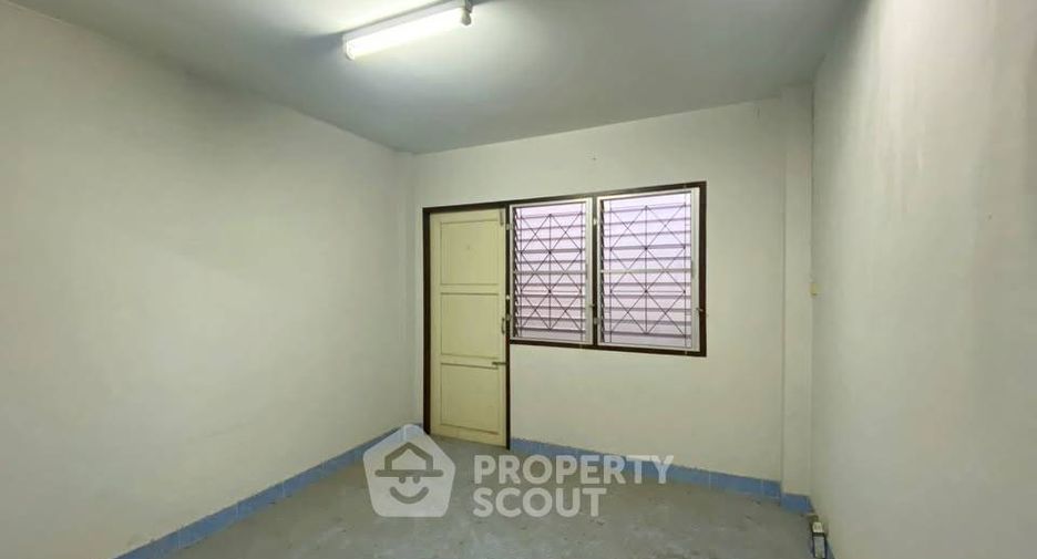 出售 6 卧室 联排别墅 在 Mueang Chon Buri, Chon Buri