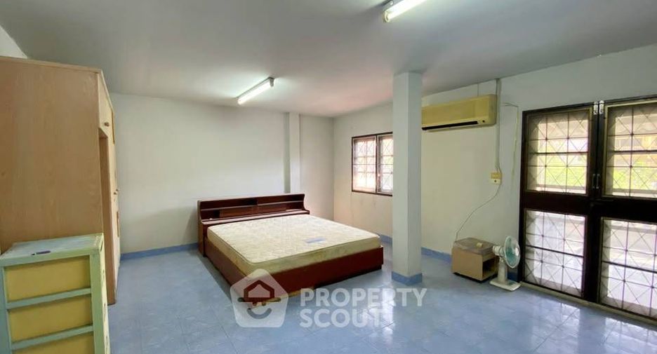 出售 6 卧室 联排别墅 在 Mueang Chon Buri, Chon Buri