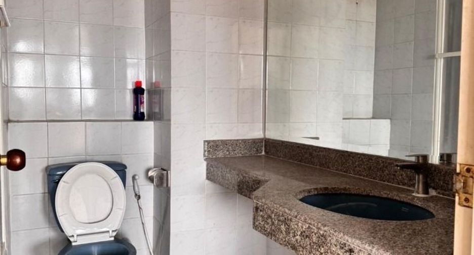 Продажа 2 спальни кондо в Пхра Кханонг, Бангкок