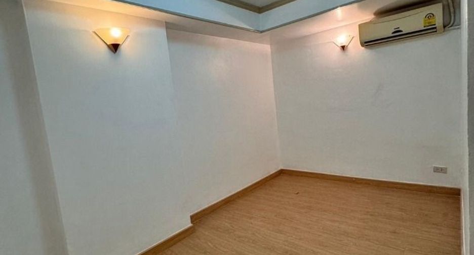 Продажа 2 спальни кондо в Пхра Кханонг, Бангкок