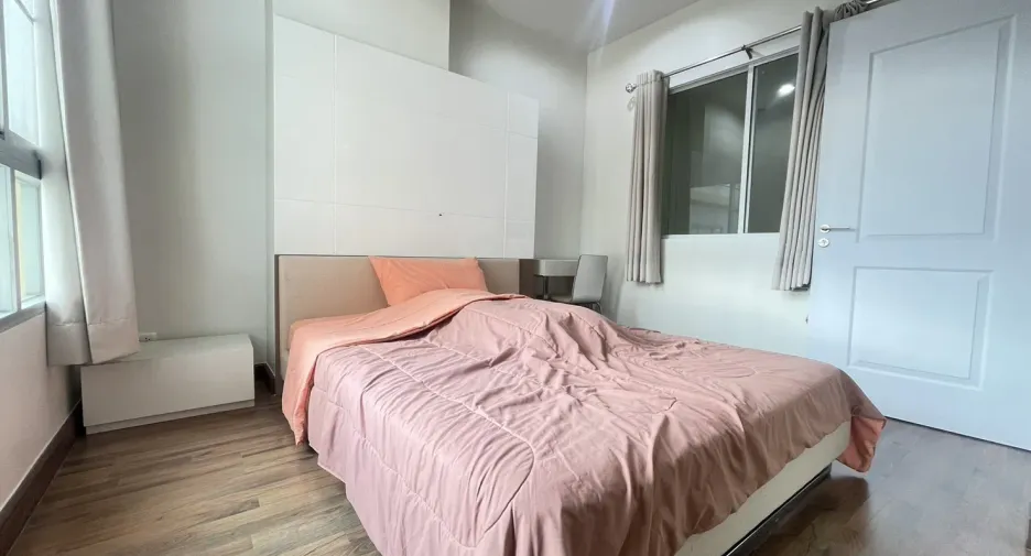 Condo en alquiler de 1 habitaciones en Khlong San, Bangkok