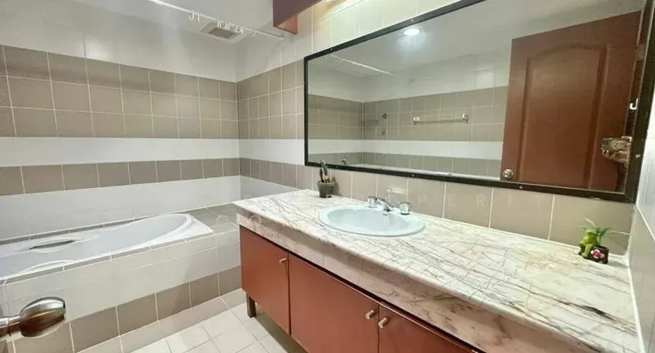 出售 2 卧室 公寓 在 Mueang Chon Buri, Chon Buri