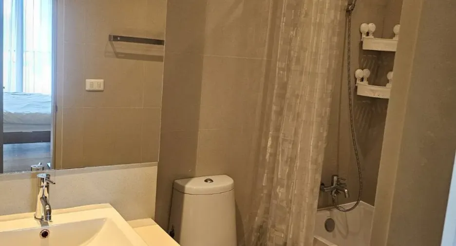 For sale 1 bed condo in Khlong Toei, Bangkok