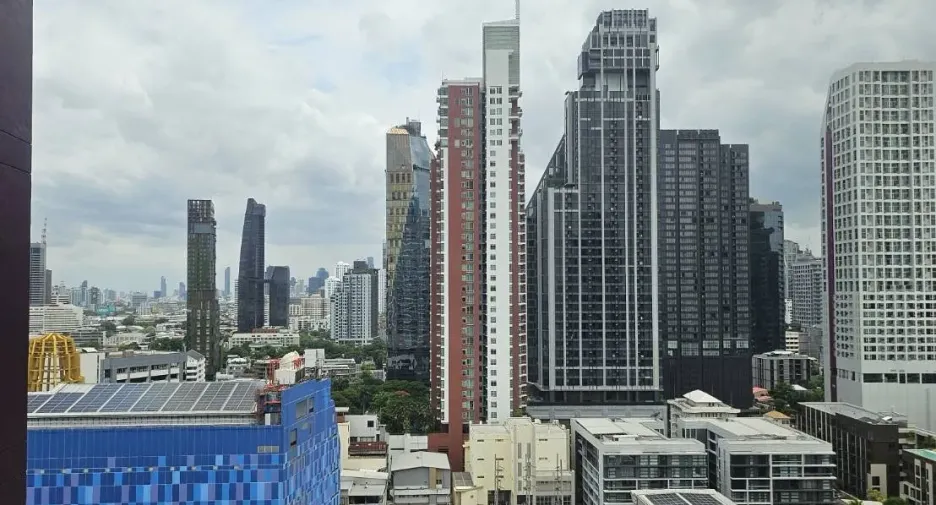 For sale 1 bed condo in Khlong Toei, Bangkok