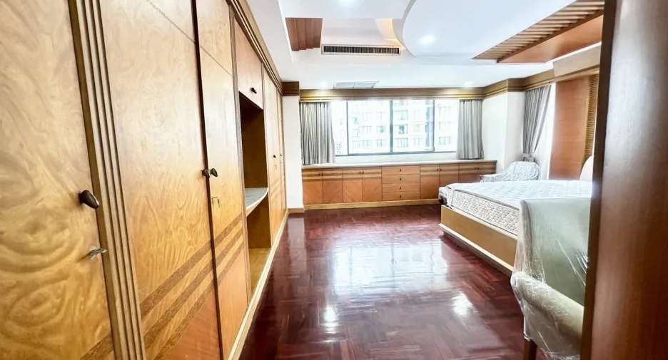 For sale そして for rent 4 ベッドルーム condo in Khlong Toei, Bangkok
