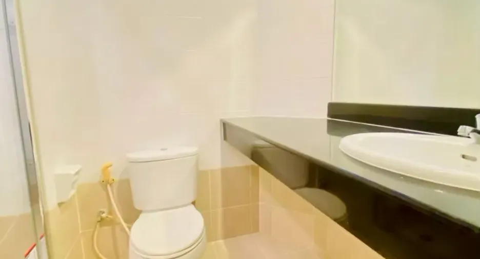 Condo en venta de 3 habitaciones en Yan Nawa, Bangkok