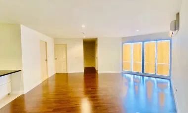 Condo en venta de 3 habitaciones en Yan Nawa, Bangkok