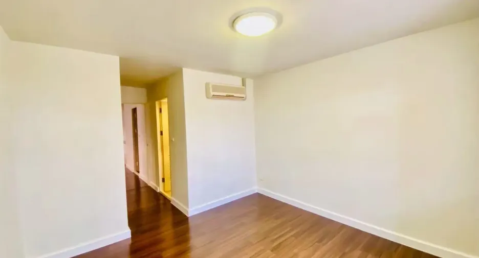 Condo en venta de 3 habitaciones en Yan Nawa, Bangkok