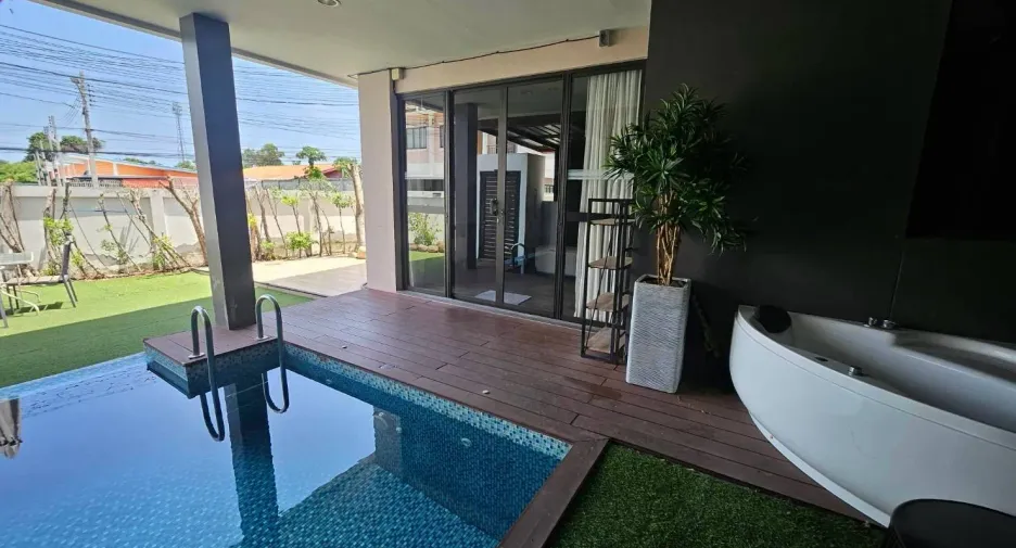 For rent 3 bedrooms villa in Bang Lamung, Chonburi