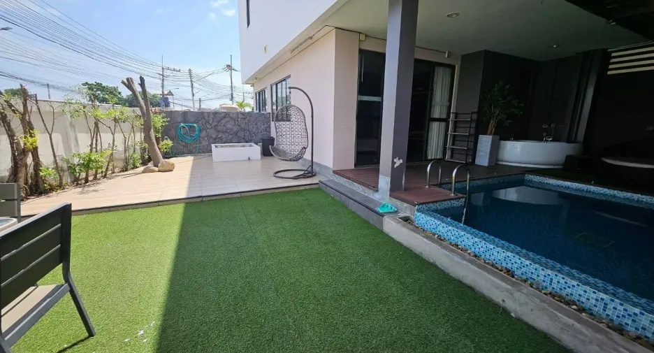 For rent 3 bedrooms villa in Bang Lamung, Chonburi