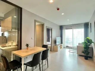 À louer 2 chambres condo à Huai Khwang, Bangkok