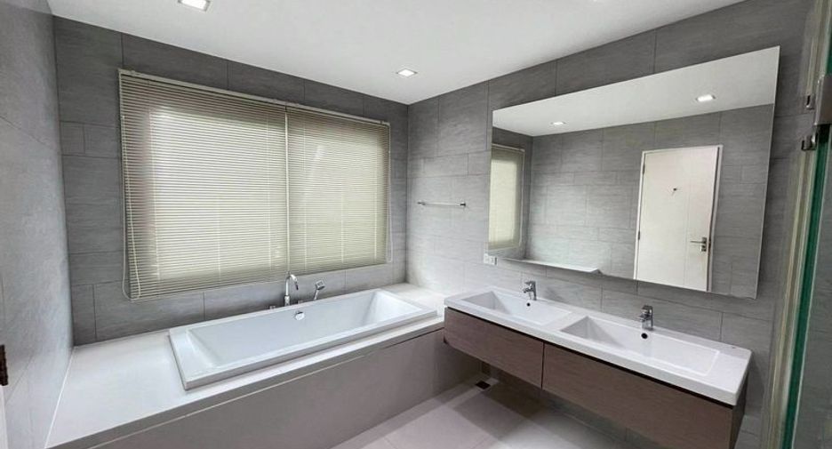 For sale and for rent 4 bedrooms house in Bang Phli, Samut Prakan