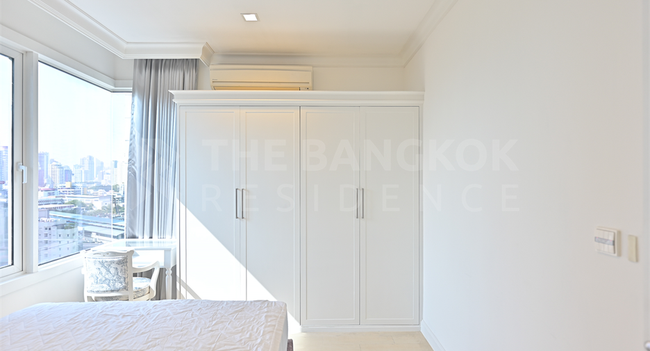 For rent 3 bedrooms condo in Khlong Toei, Bangkok