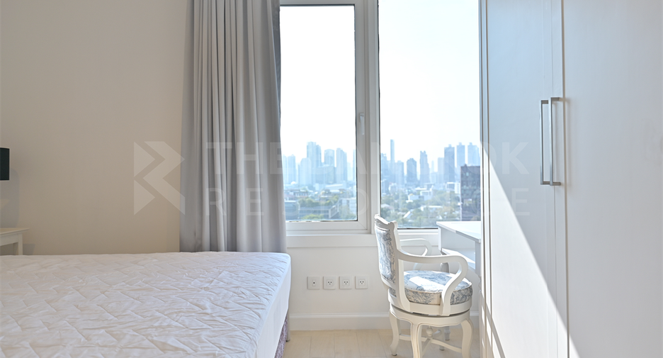 For rent 3 bedrooms condo in Khlong Toei, Bangkok