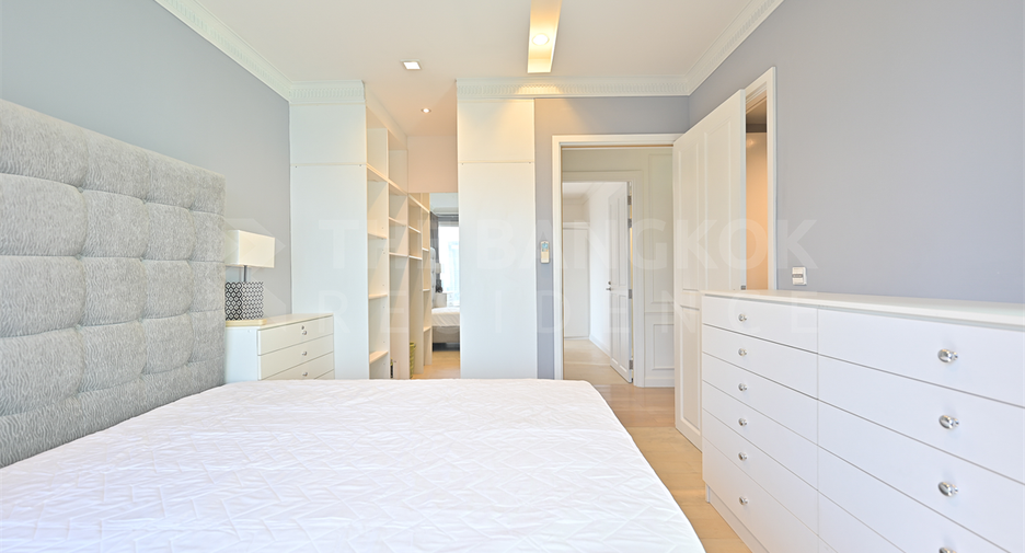 For rent 3 bedrooms condo in Khlong Toei, Bangkok