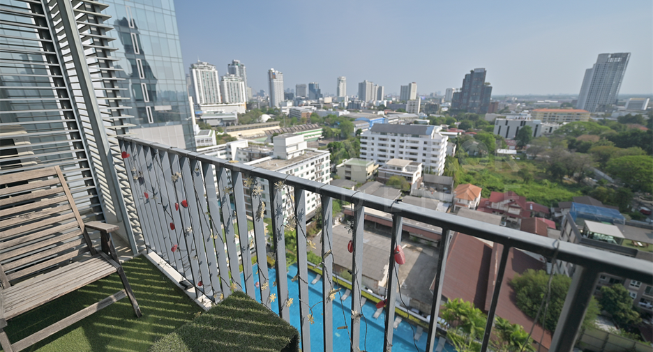 For rent 3 bedrooms condo in Khlong Toei, Bangkok