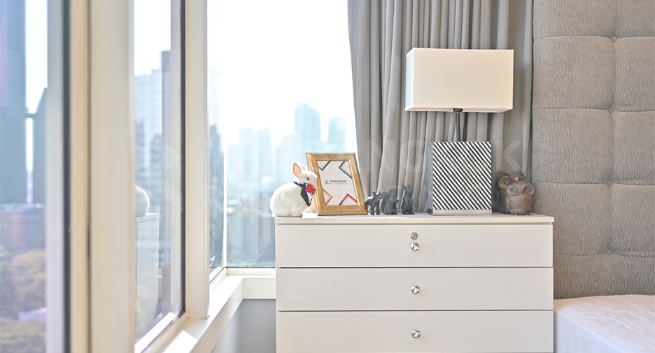 For rent 3 bedrooms condo in Khlong Toei, Bangkok