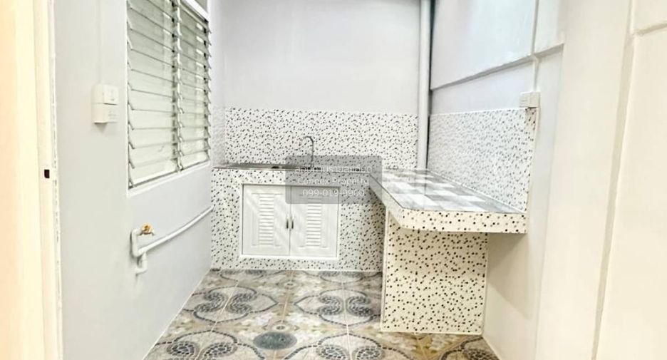 Reihenhaus zum Kauf mit 2 Zimmer in Bang Bua Thong, Nonthaburi