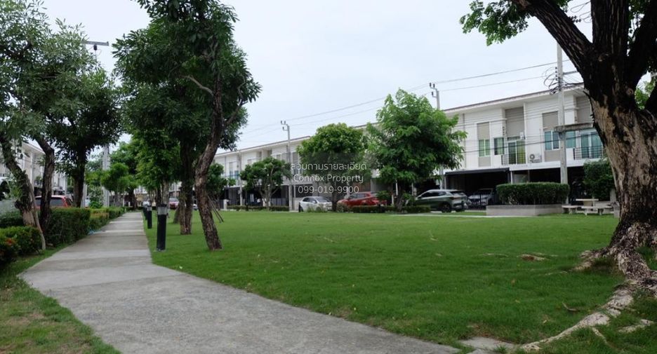 À vendre 4 chambres maison de ville à Bang Phli, Samut Prakan