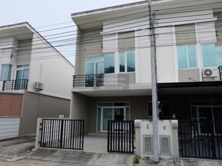 À vendre 4 chambres maison de ville à Bang Phli, Samut Prakan