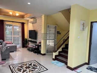 Casa adosada en venta de 3 habitaciones en Bang Khun Thian, Bangkok