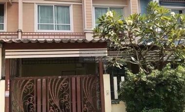 Casa adosada en venta de 3 habitaciones en Bang Khun Thian, Bangkok
