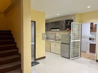 Casa adosada en venta de 3 habitaciones en Bang Khun Thian, Bangkok