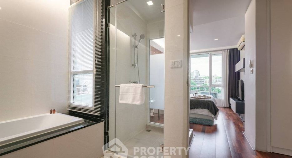 For rent 2 bedrooms apartment in Watthana, Bangkok