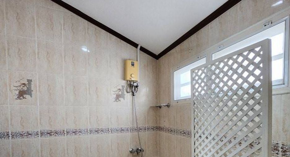 For sale 4 bedrooms house in Lat Krabang, Bangkok