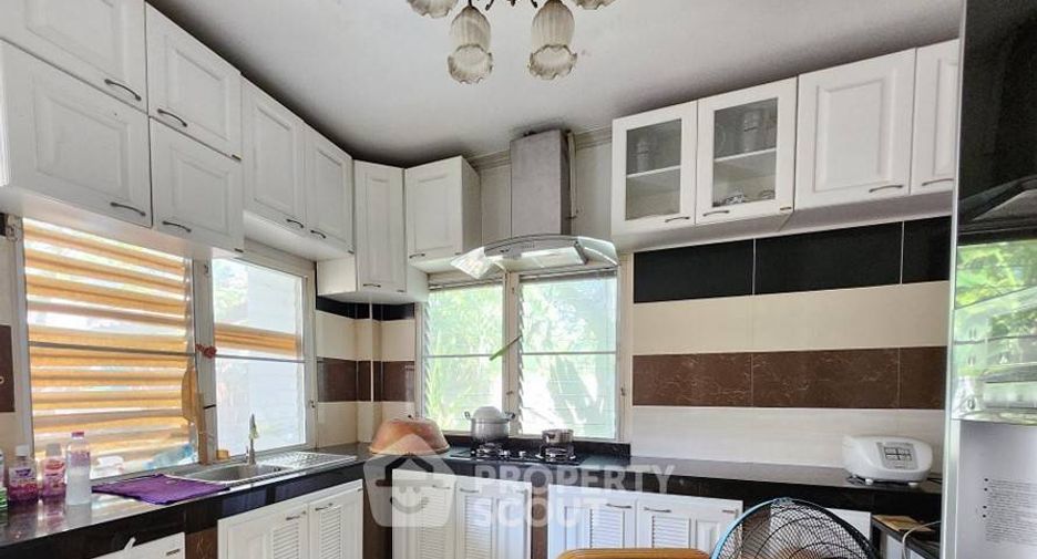 For sale 4 bedrooms house in Lat Krabang, Bangkok