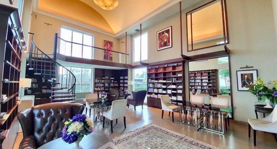 For rent 2 bedrooms condo in Huai Khwang, Bangkok