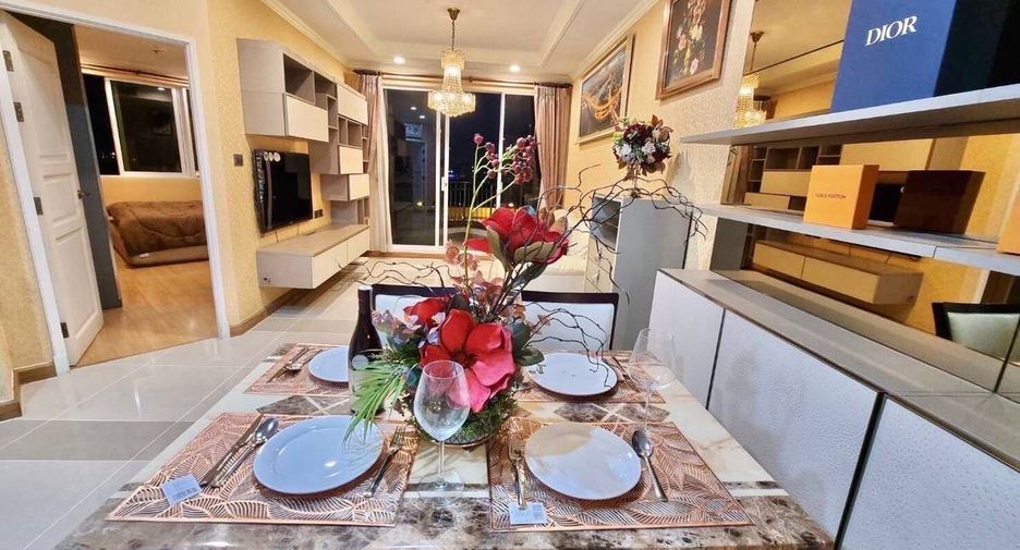 For rent 2 bedrooms condo in Huai Khwang, Bangkok