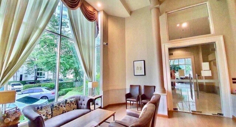 For rent 2 bedrooms condo in Huai Khwang, Bangkok