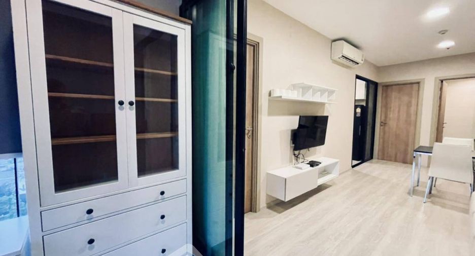 Condo en alquiler de 2 habitaciones en Huai Khwang, Bangkok