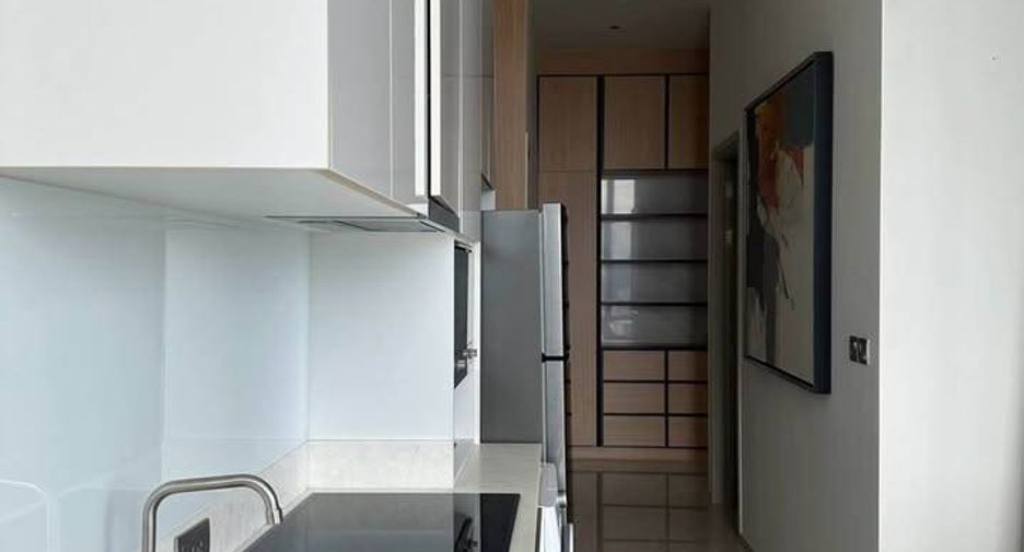 For rent 2 bedrooms condo in Bang Rak, Bangkok